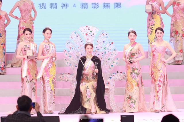 2019亚洲小姐三甲出炉，冠军穿金色旗袍温婉大气，亚军甜美迷人！[墙根网]