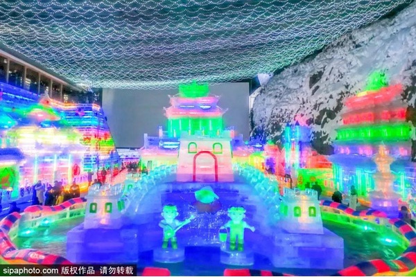 这个最经典的冰灯终于来啦！陪伴了一代又一代北京人~[墙根网]