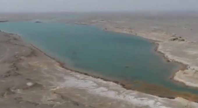壮观！敦煌大沙地现淡水湖泊，网友：会是一道新的地理题吗？[墙根网]