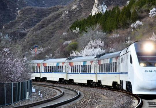 北京春天的代表景观，那趟花海列车，是在哪儿拍的？