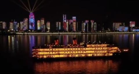 武汉解封灯光秀市民高喊加油 钟声响起就像跨年夜[墙根网]