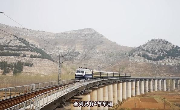 仅6节车厢 票价5毛 中国最慢的网红火车升级了
