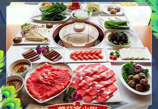 【地铁湾子站马连道|彩云之巅蘑菇宴火锅】菜品丰富！环境好！养生汤锅！仅149元享门市价465元的【彩云之巅蘑菇宴火锅】四人餐：蘑菇汤锅底+精羊肉+双层肥牛+鲁西鲜上脑+羊肚+潮汕牛肉丸 +午餐肉 +鸭血 +菌类拼盘（杏鲍菇，香菇，白玉菇，金针菇）蒿子杆 +菠菜....还有各类水果小吃凉菜，心动不如行动，速来打卡吧~