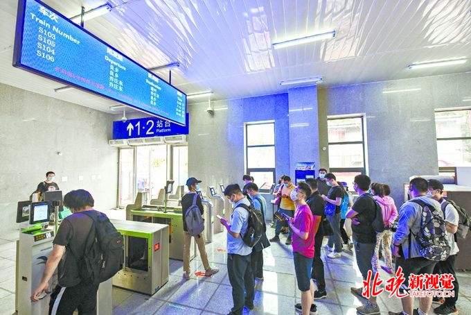北京市郊铁路副中心线西延、通密线今天开通 4趟“通勤火车”提速京郊[墙根网]
