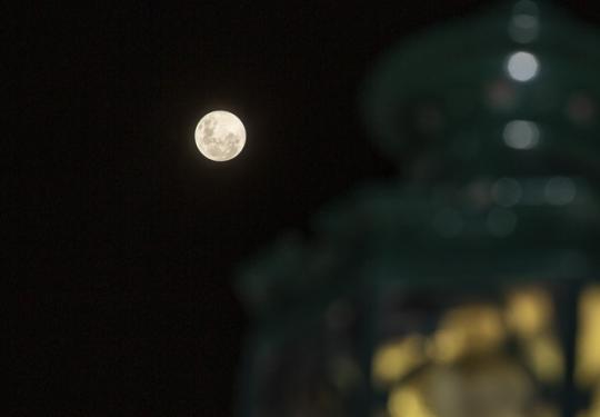 明后两天，“双星伴月”东南方夜空上演