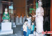 故宫博物院常设展厅今起重新开放，观众变“主播” 一起来看展