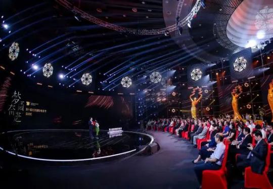 2020第十屆北京國際電影節開幕了！吳京稱電影人就像攀登者，很多人得了相思病