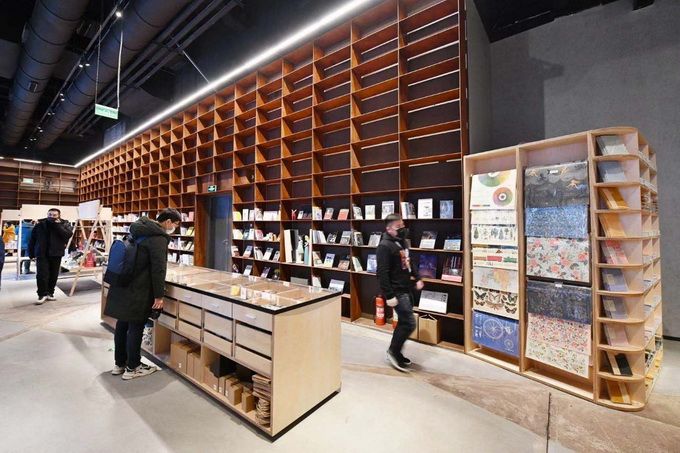 北京首钢园钢铁巨炉，今天变身艺术书店[墙根网]