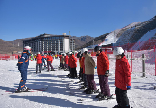 崇礼翠云山银河滑雪场冬令营为孩子打开全新世界