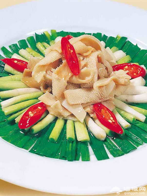 主料:青大蒜,羊肚调料:盐,鸡精,生粉,香油制作:1.