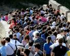 八达岭长城日接游客达8万人 现场拥挤不堪