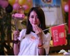 女球迷喝哭三里屯酒吧老板 第一次竟能喝十瓶扎啤